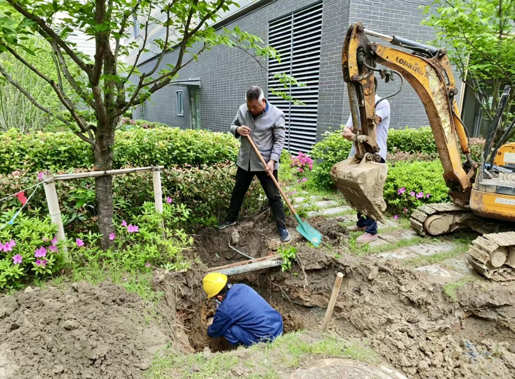 20260416匠心守护|从蛛丝马迹到精准定位,富阳分公司抢修消防管网漏水 (2).jpg 20260416匠心守护|从蛛丝马迹到精准定位,富阳分公司抢修消防管网漏水 (2).jpg